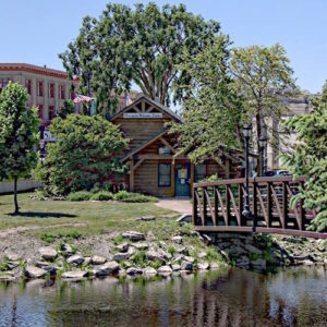 marinette-welcome-center-300x300